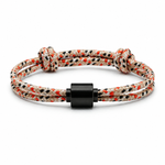 Tadblu EVER WISE herenarmband met zand-oranje-zwart patroon koord, zwarte cilindervormige ashouder en verstelbare knoopsluiting.