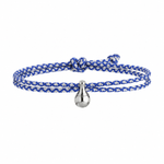 Tadblu EVER TENDER damesarmband met blauw-wit patroon koord, edelstalen traanvormige ashouder en verstelbare knoopsluiting.
