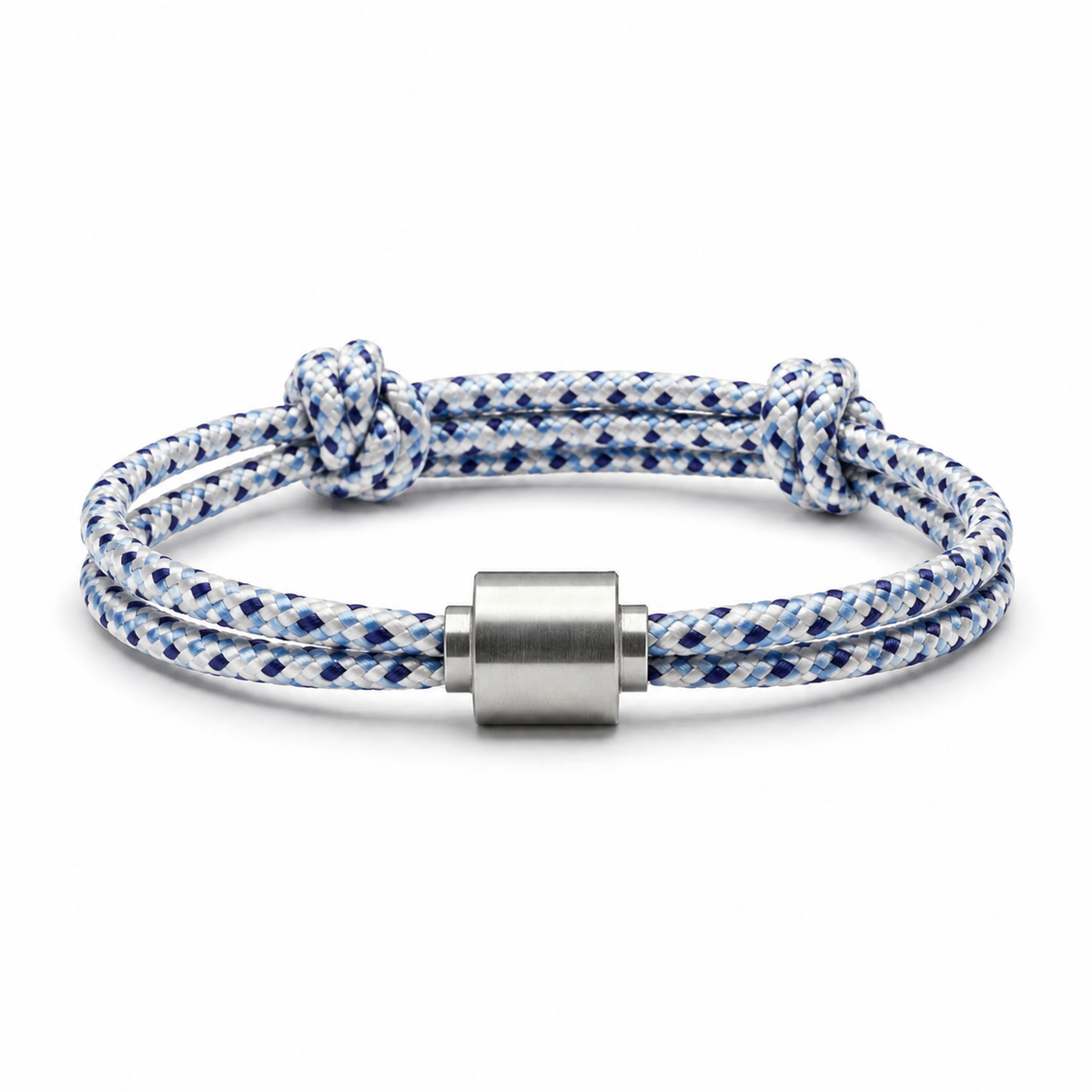 Tadblu EVER TRUE herenarmband met blauw-wit patroon koord, edelstalen cilindervormige ashouder en verstelbare knoopsluiting.